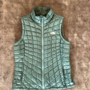 The North Face Vest Womens M Green Quilted Thermoball Lightweight Wear Outdoor